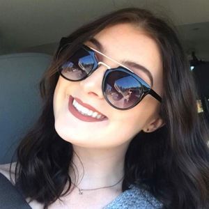 Meet your Posher, Kayla